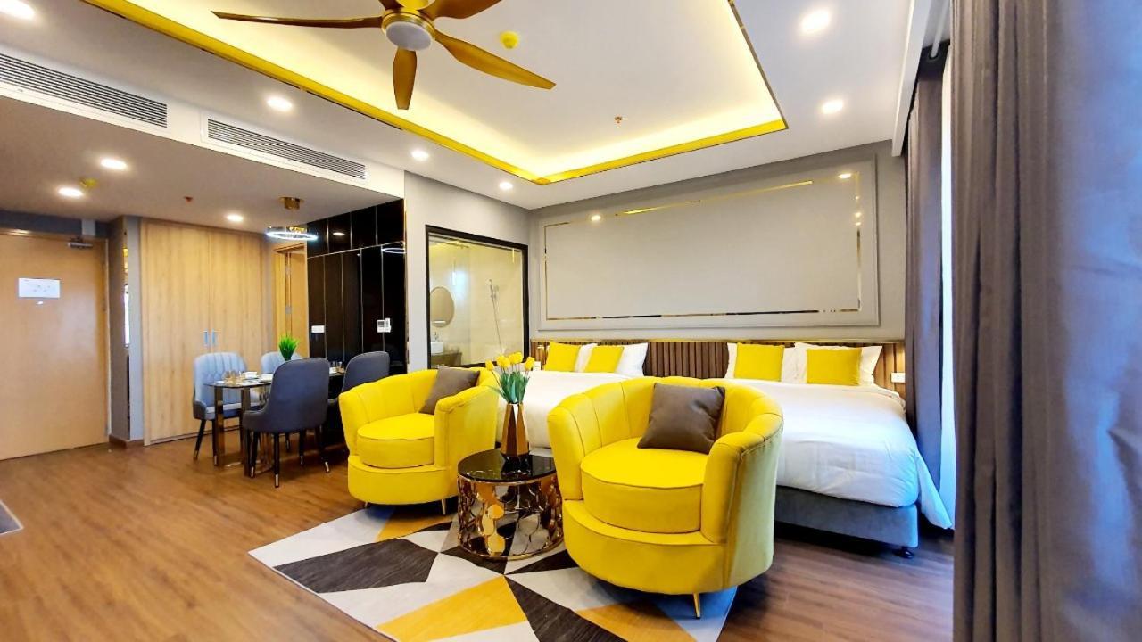 Sunny Smes - Flc Apartment *