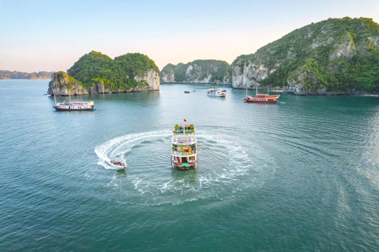 Nhat Anh Cat Ba Dong Khe Sau