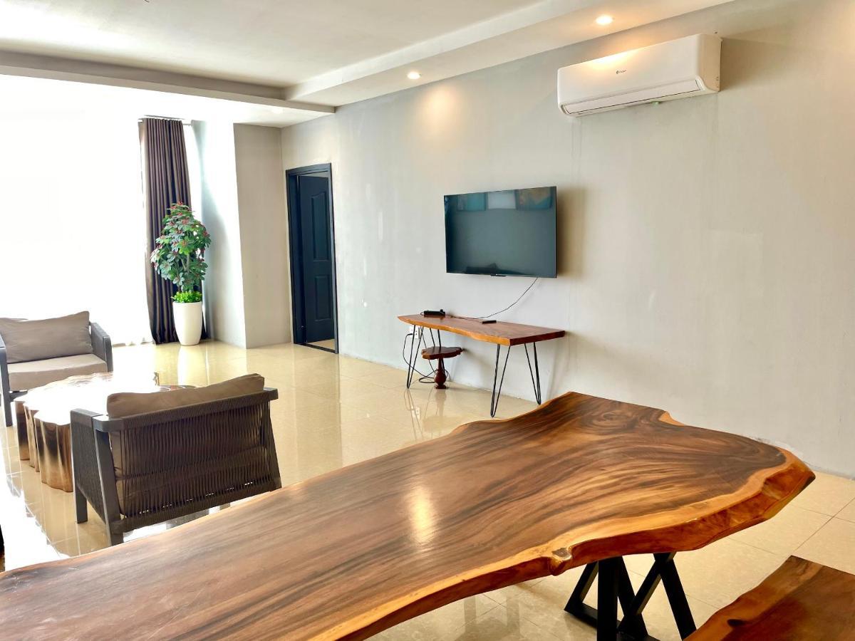 Place In 1504 Apartment *