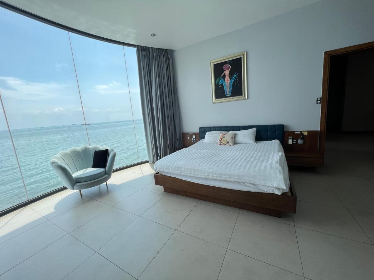 Nancy Tran Grand Strip 8 Vung Tau