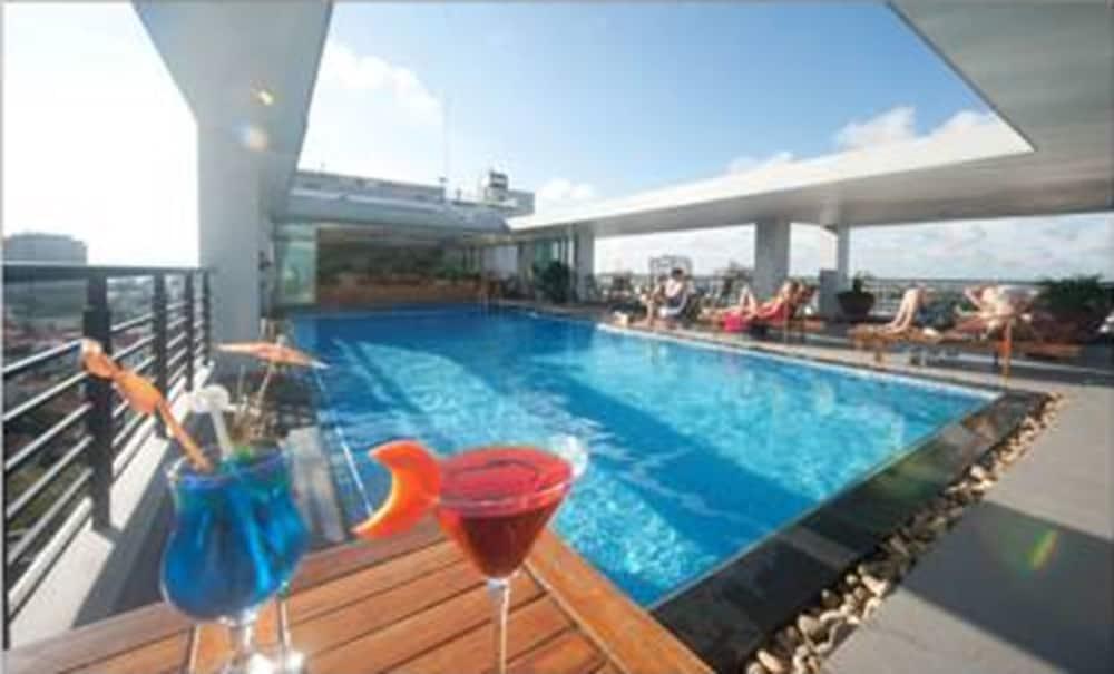 Romance Khách sạn 4*