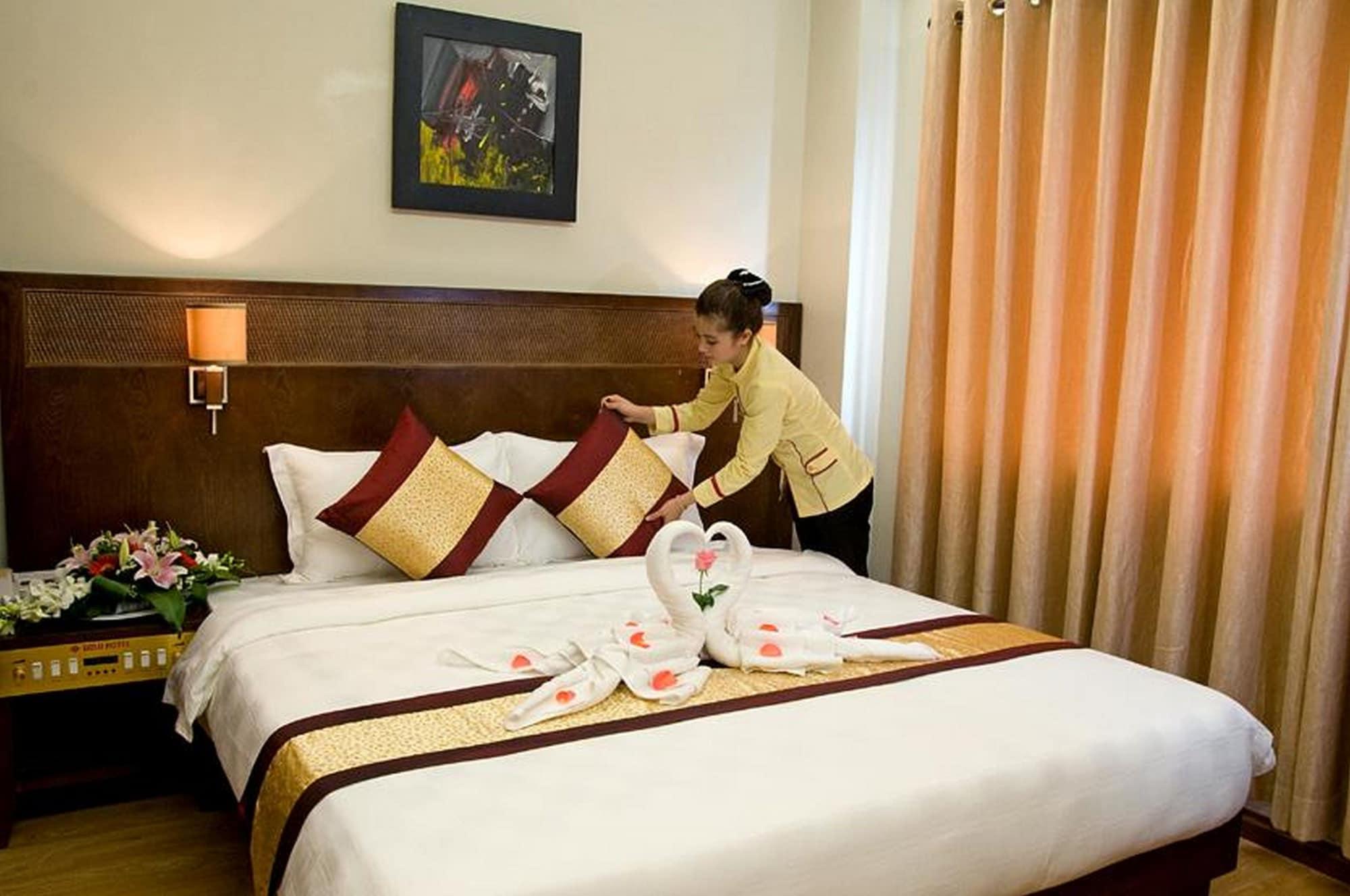 Hotel Gold Hue