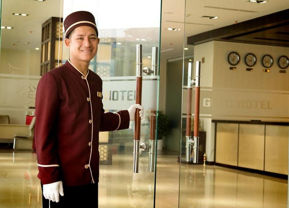 Hotel Gold Hue