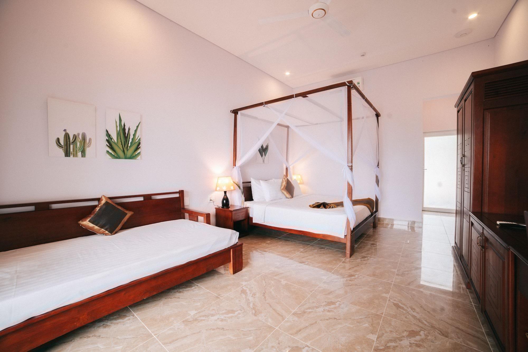 Sea Sense Resort 4*