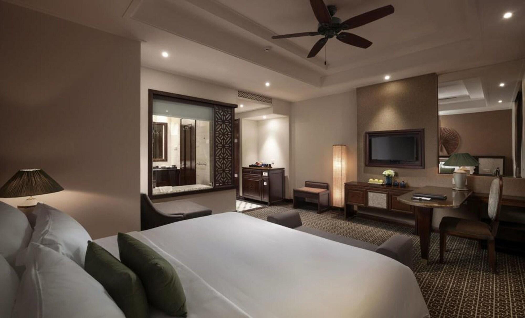 Hidden Charm & Hotel 4*