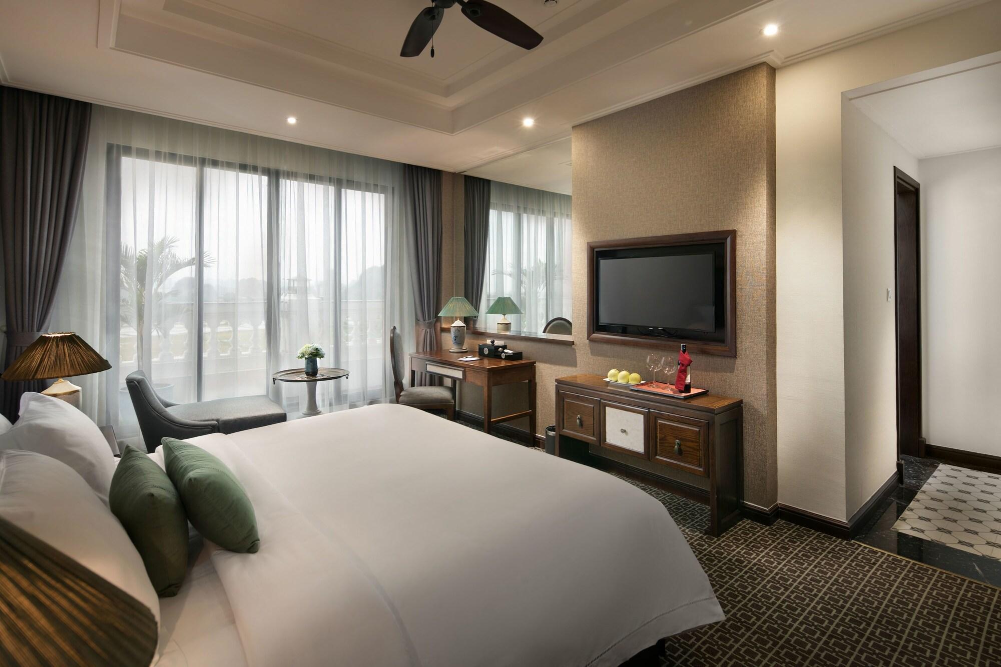 Hidden Charm & Hotel 4*