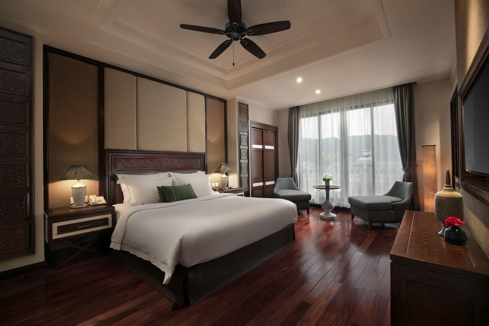 Hidden Charm & Hotel 4*