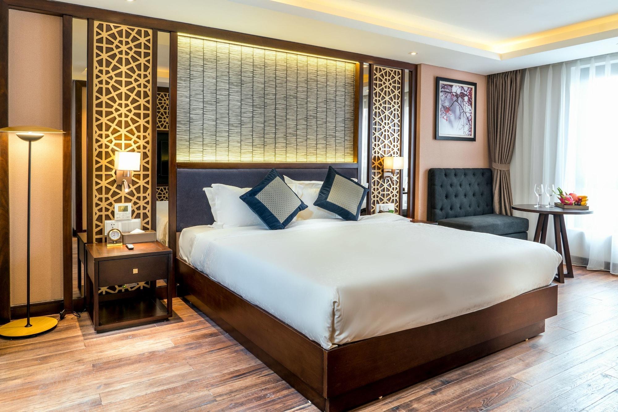 Hotel Conifer Grand