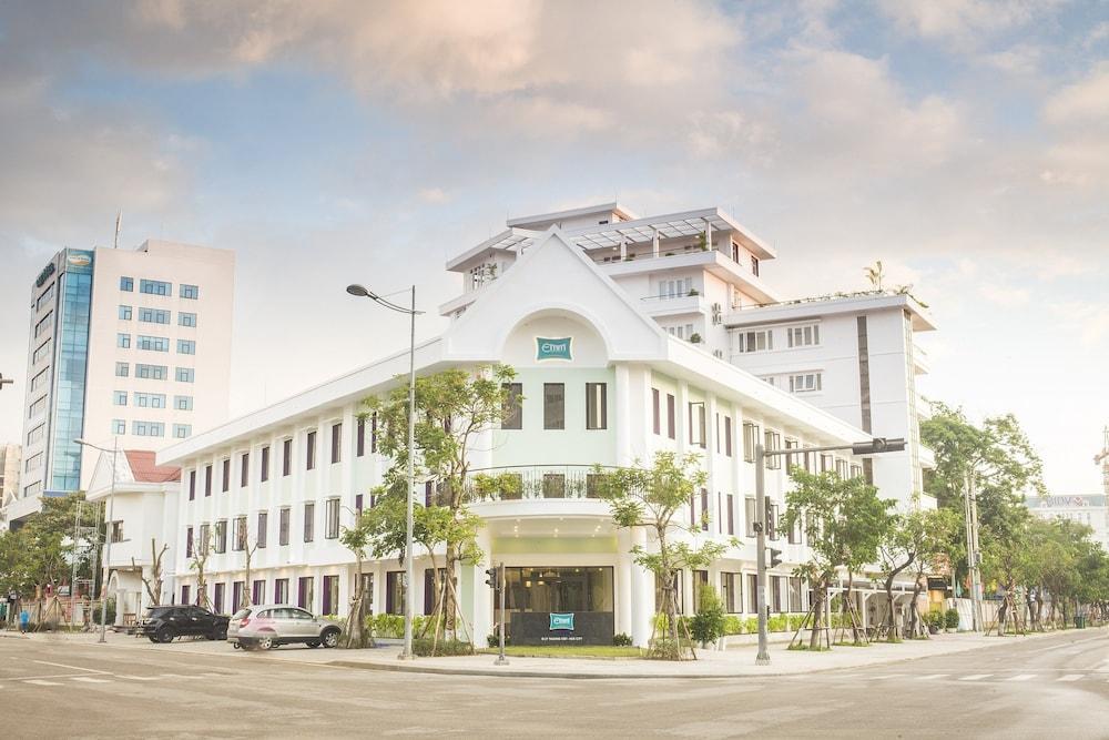 Khách sạn Emm 4*