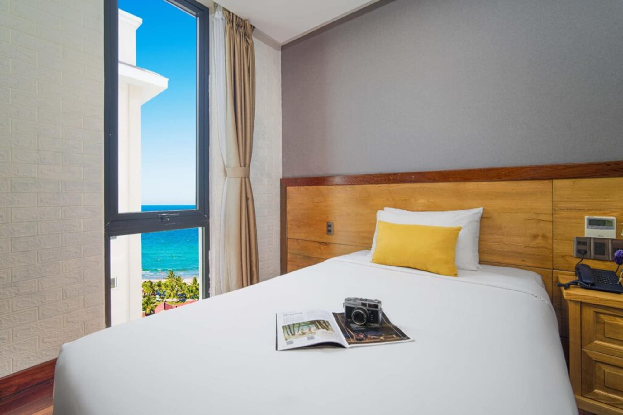 Sunny Ocean & Hotel