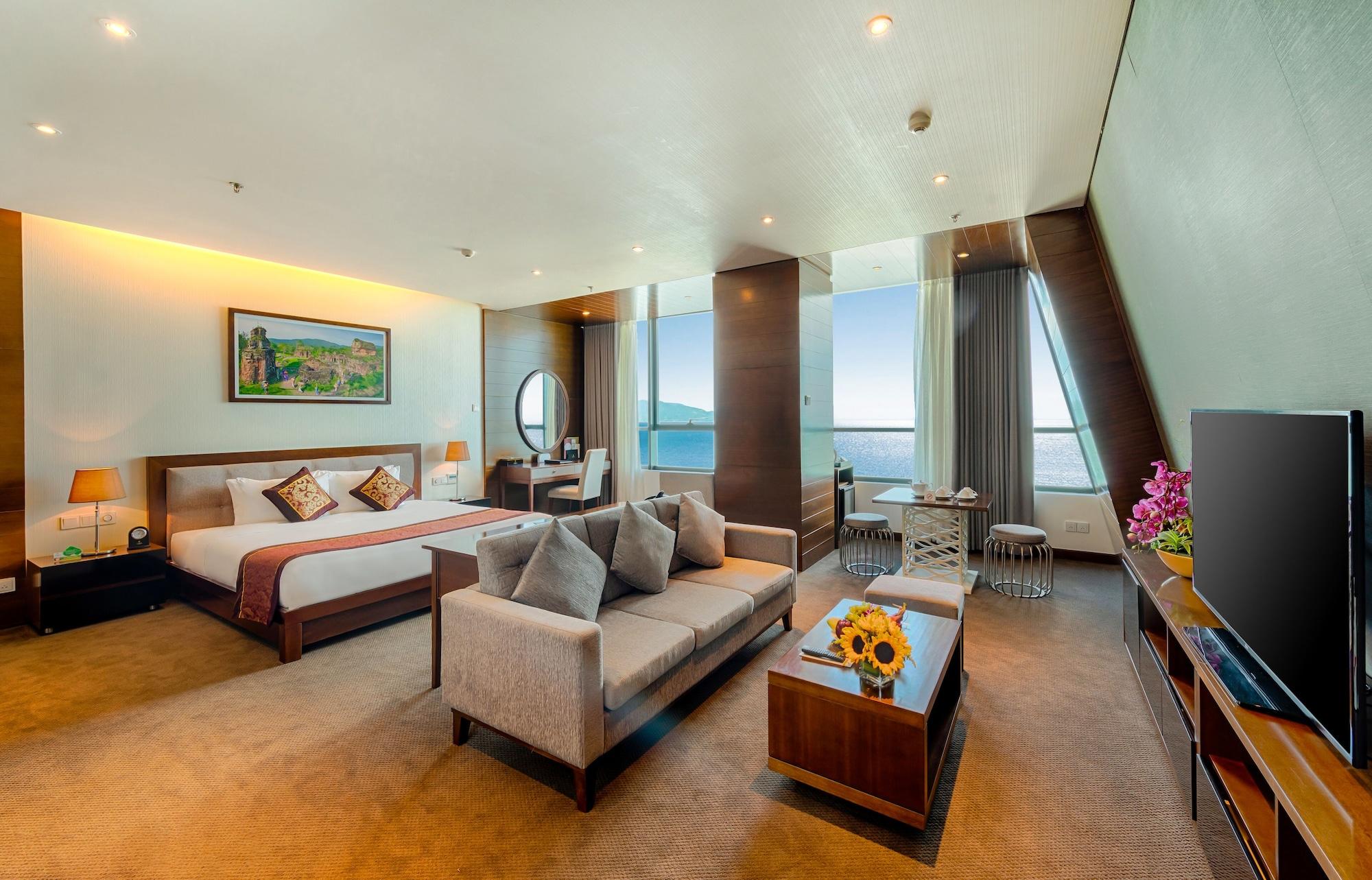 Grand Tourane Hotel 5*