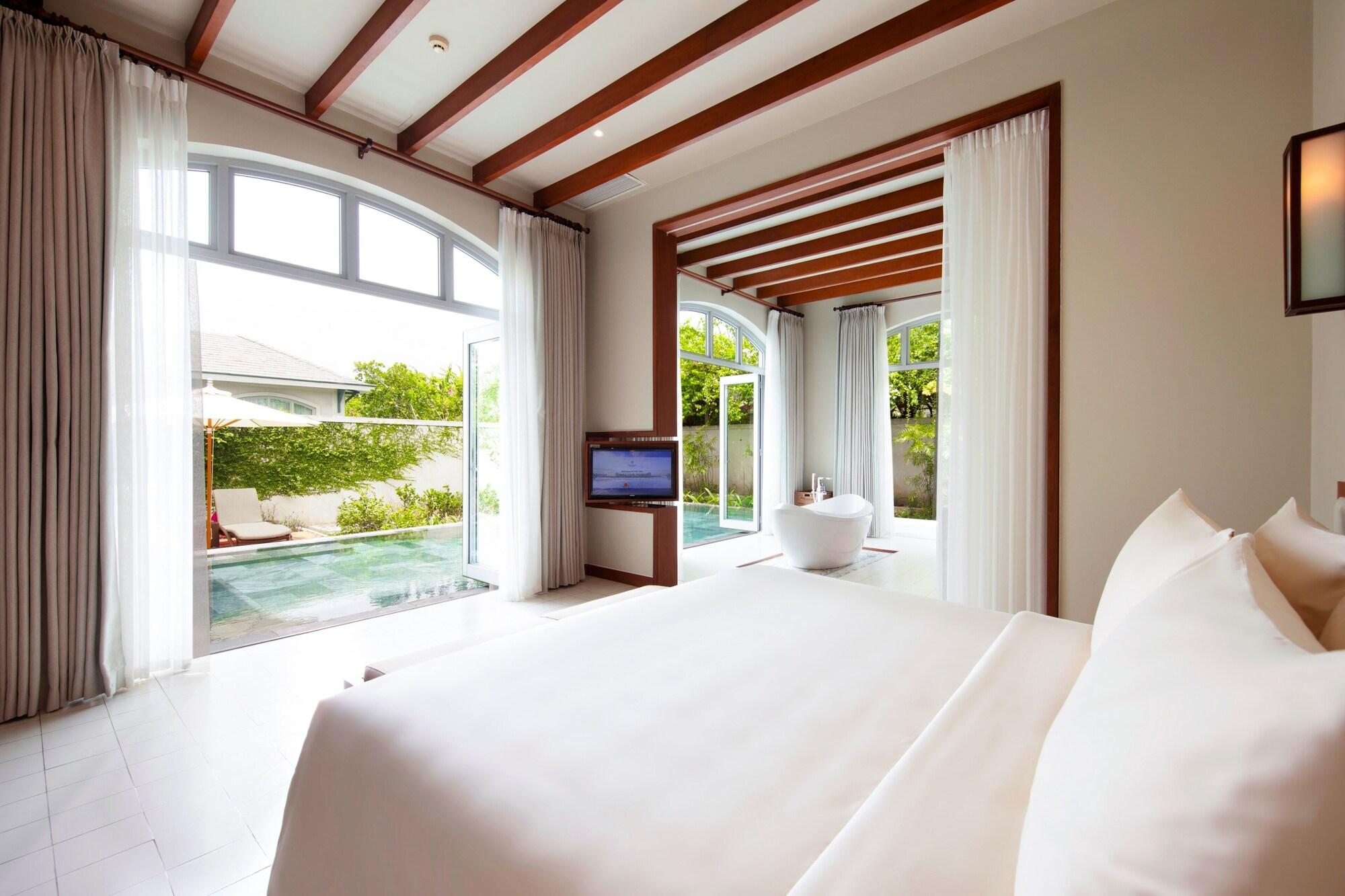 Flc Luxury Samson Resort