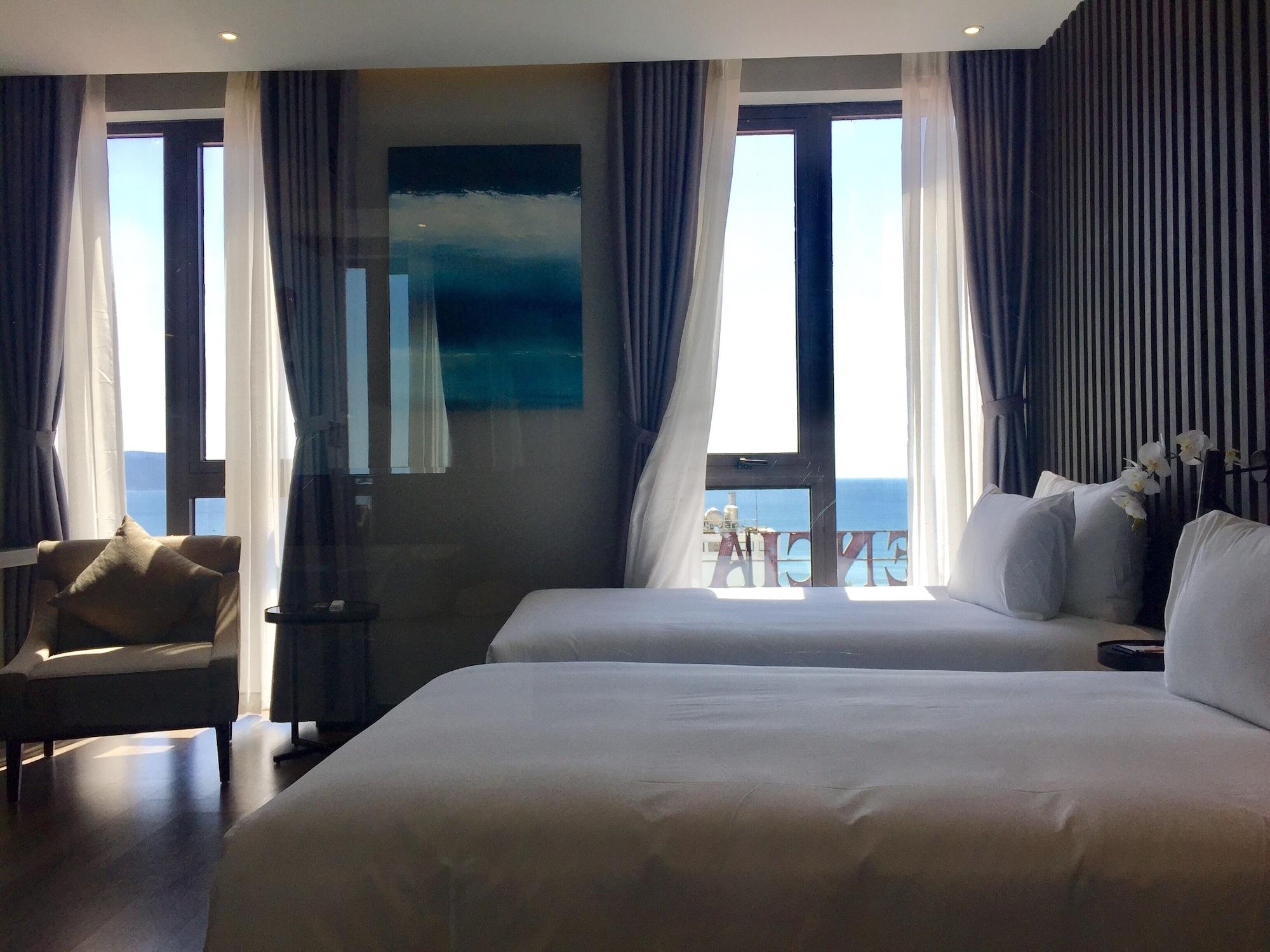 Grand Ocean Luxury Boutique - Infinity Rooftop Pool Hotel Da Nang