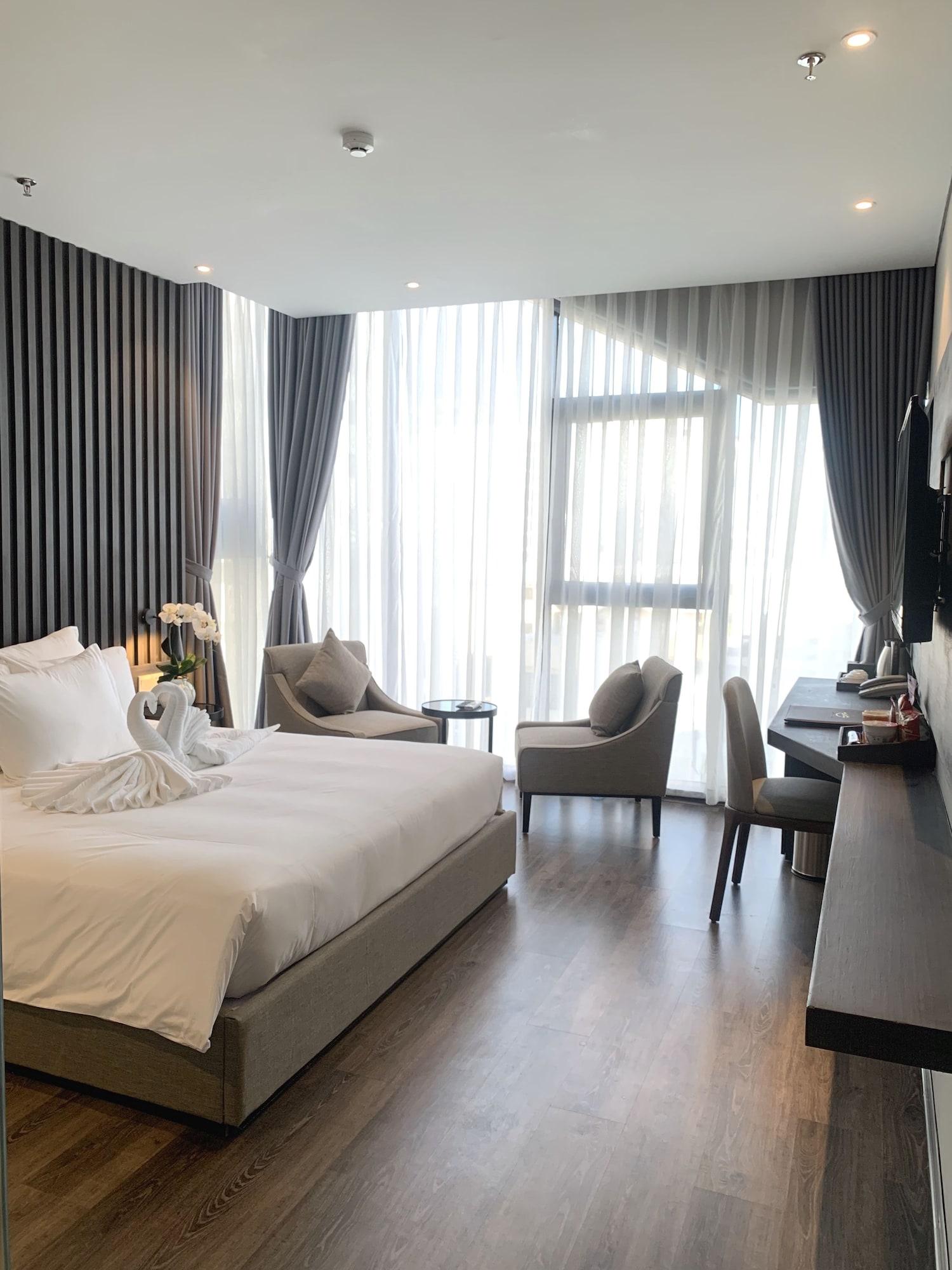Grand Ocean Luxury Boutique - Infinity Rooftop Pool Hotel