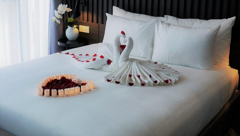 Grand Ocean Luxury Boutique - Infinity Rooftop Pool Hotel Da Nang