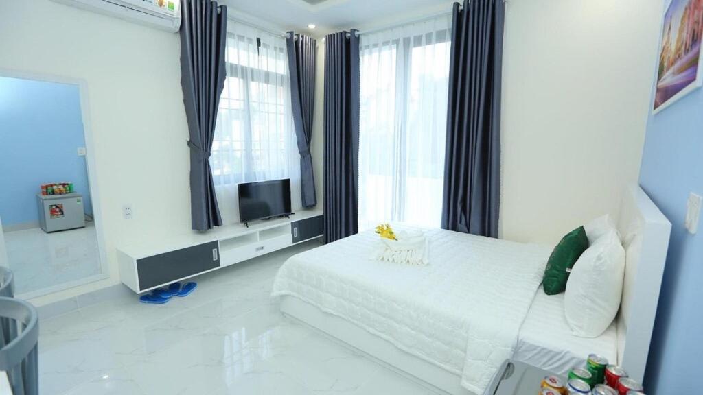 & Vy * Vung Tau