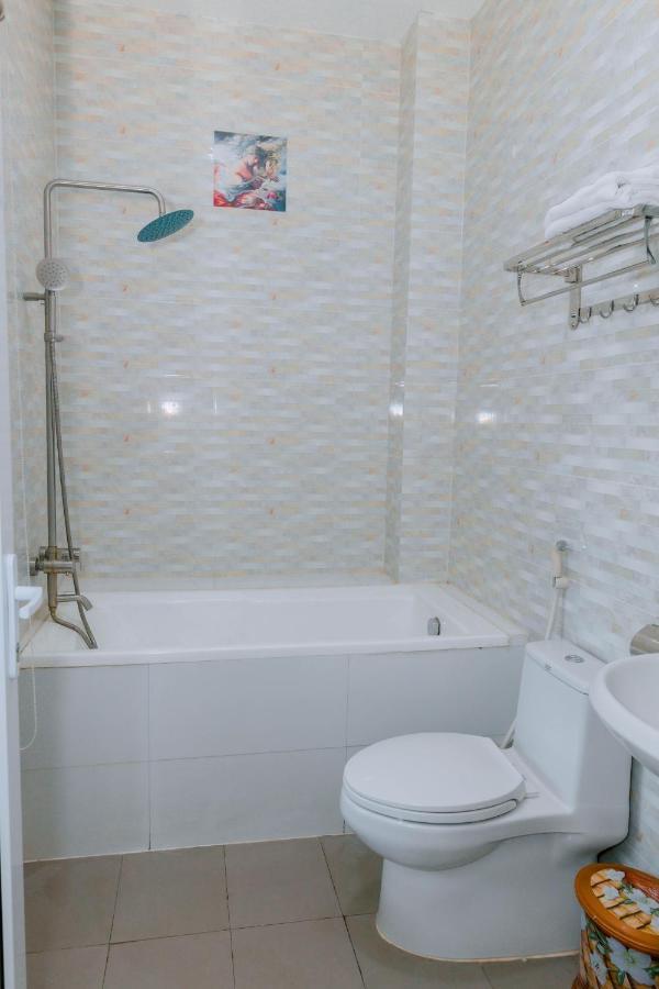 Hoàng My Khách sạn 2*