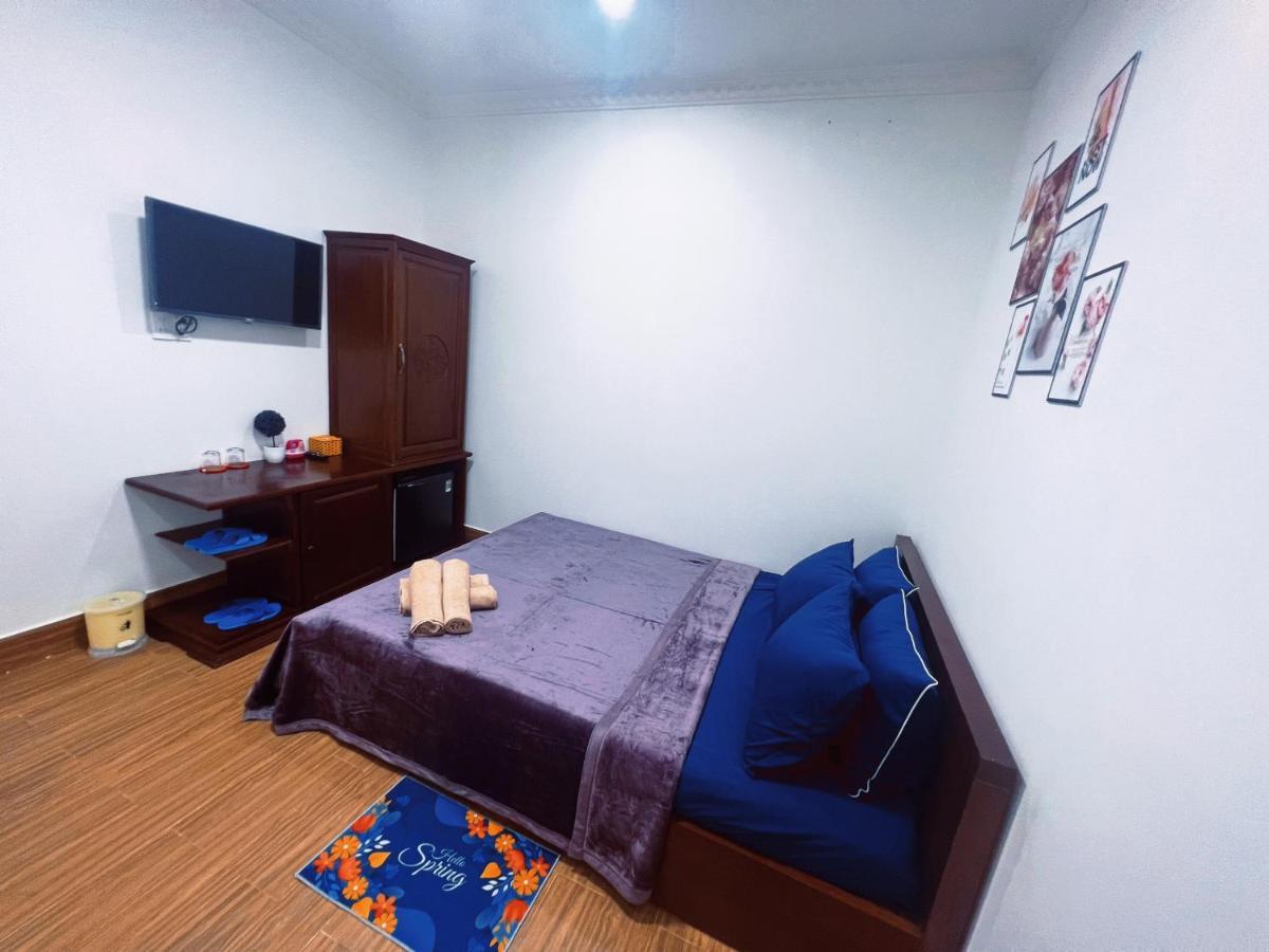 Nhan Tay Hotel
