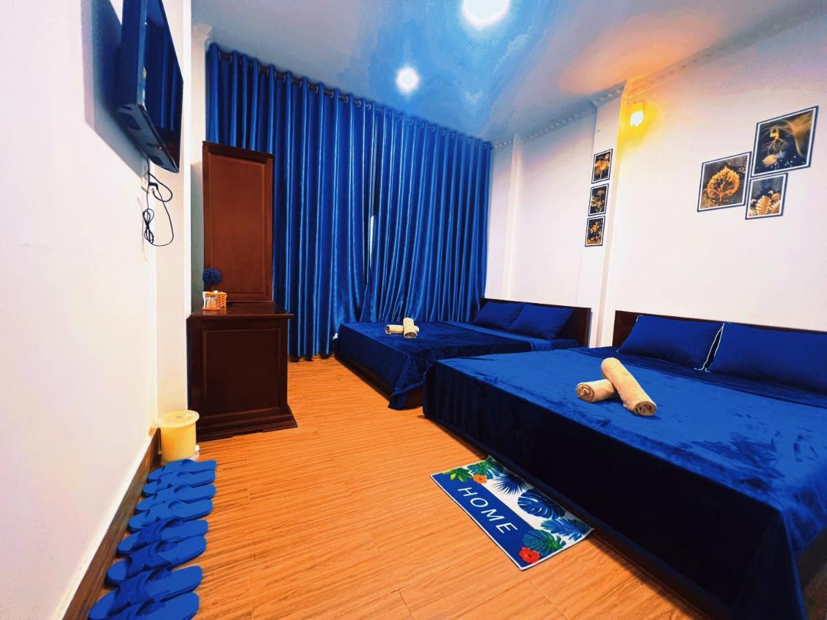 Nhan Tay Hotel 2*
