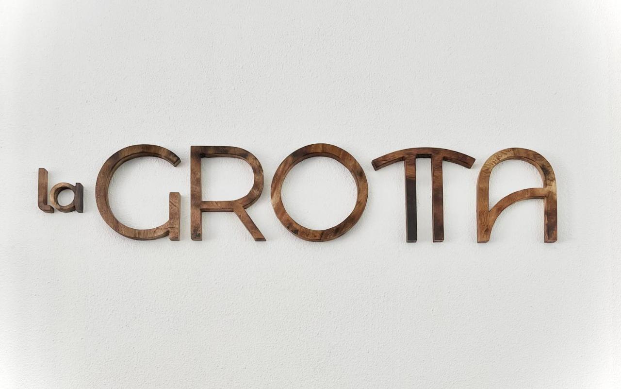 La Grotta - Emerald Bay *