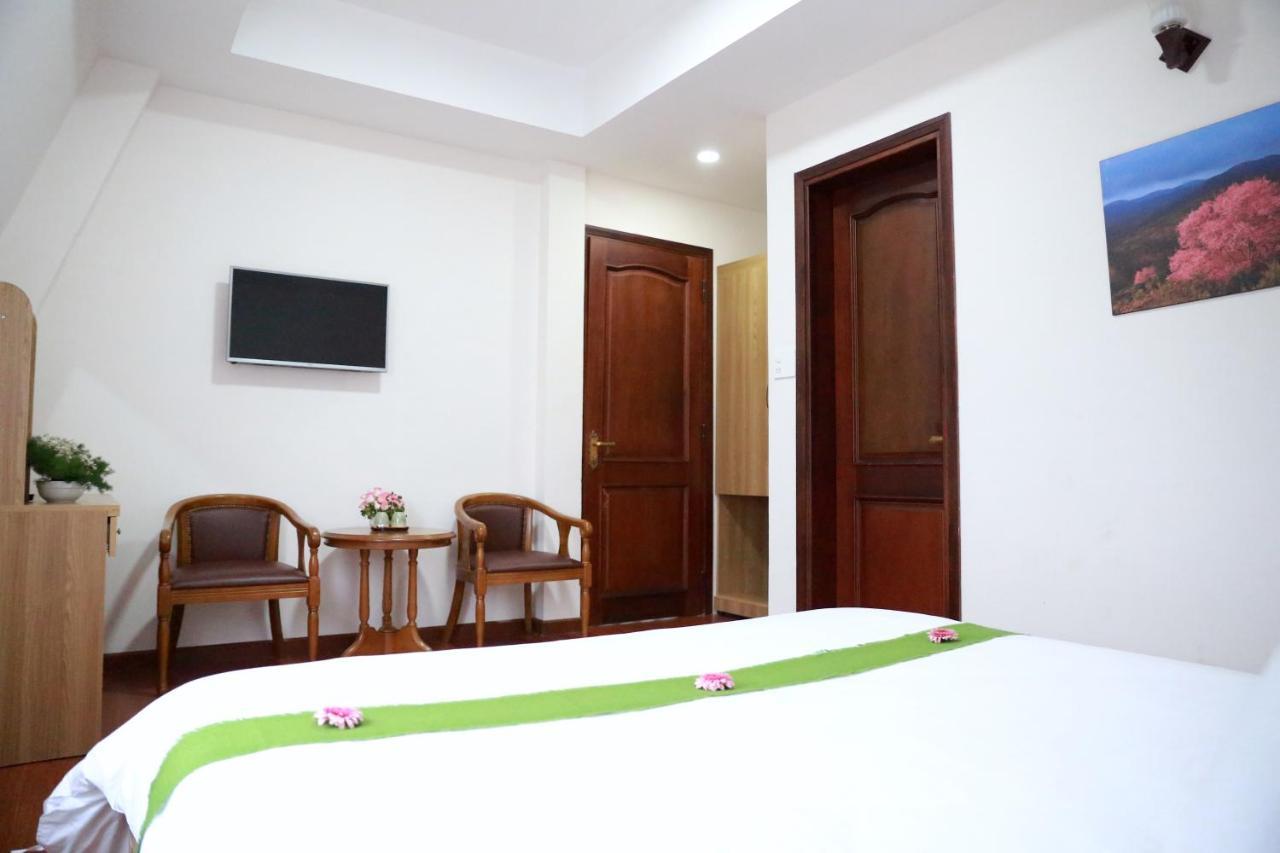 Hotel Flora 2*