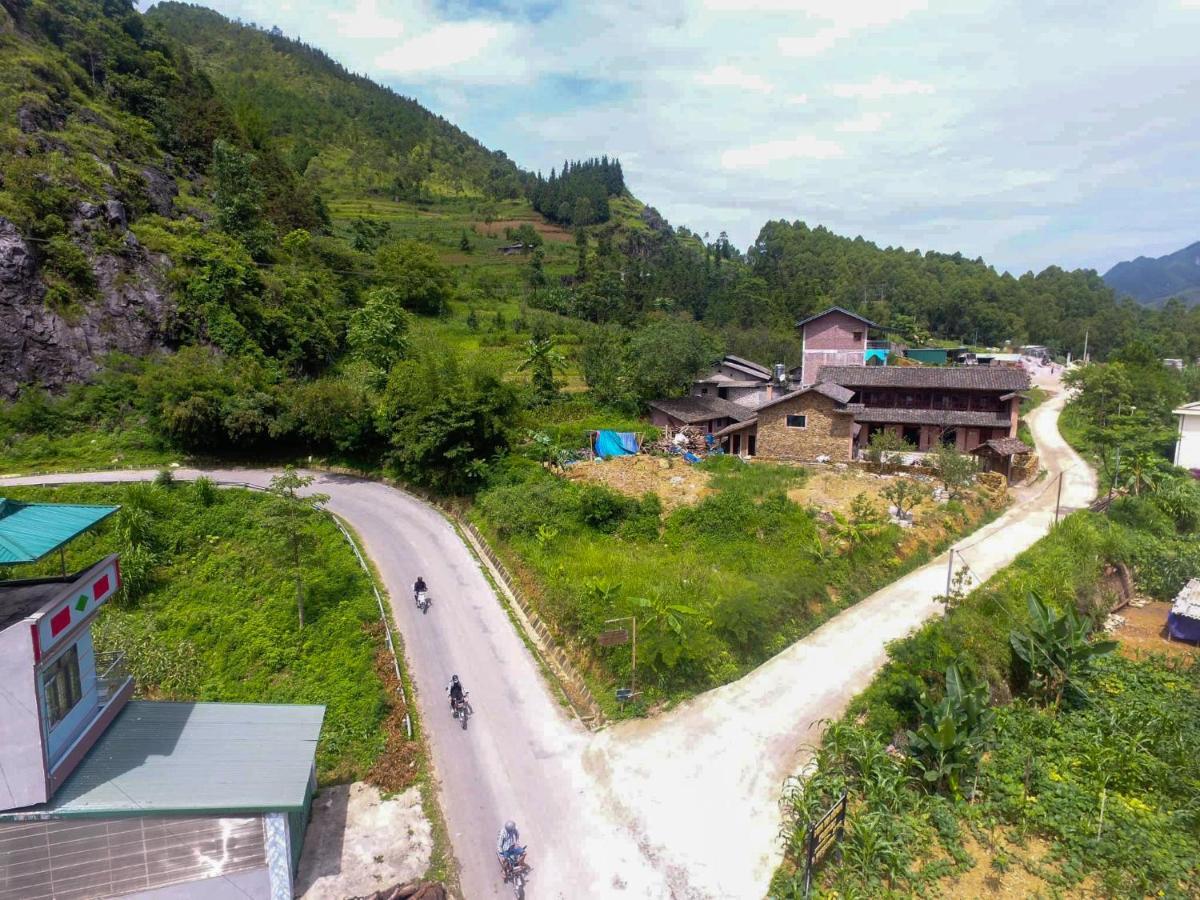 Khách sạn Dinh Da H'mong - Karsterly Rock *