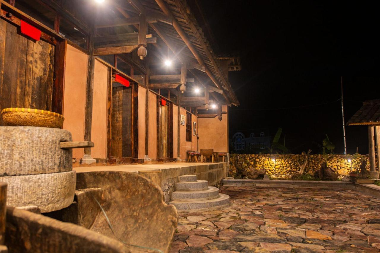 Dinh Da H'mong - Karsterly Rock Khách sạn Đồng Văn