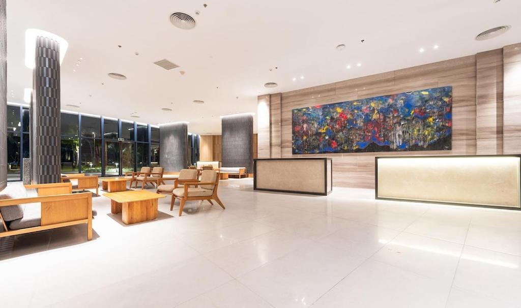 Hotel Rosemary Premier Beachfront @ Bai Dai Beach,
