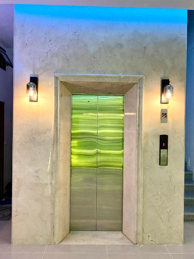 Moonlight Hotel