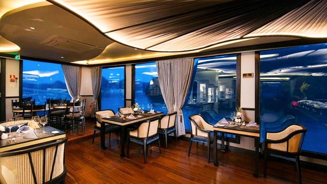 Lotus Elegance Cruise  Hạ Long