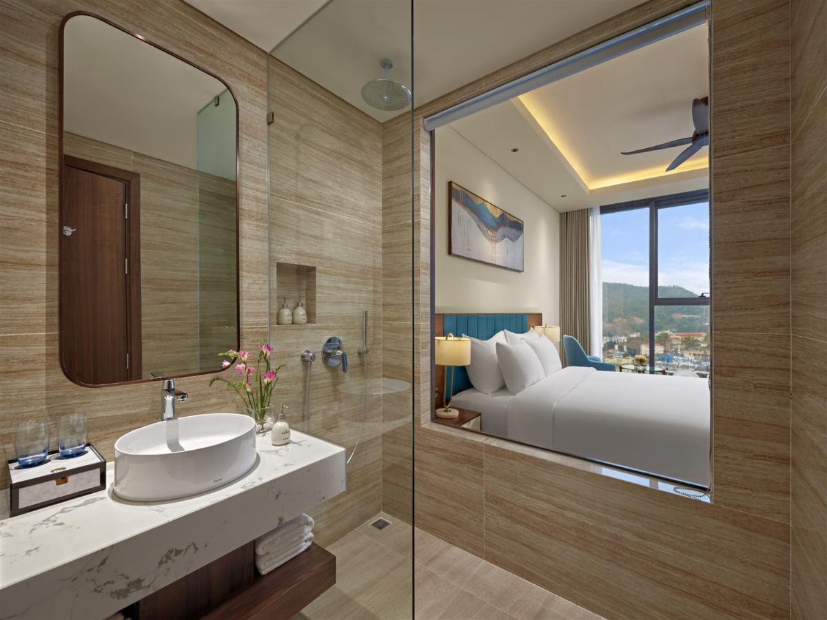 Khách sạn The Watson Premium Halong
