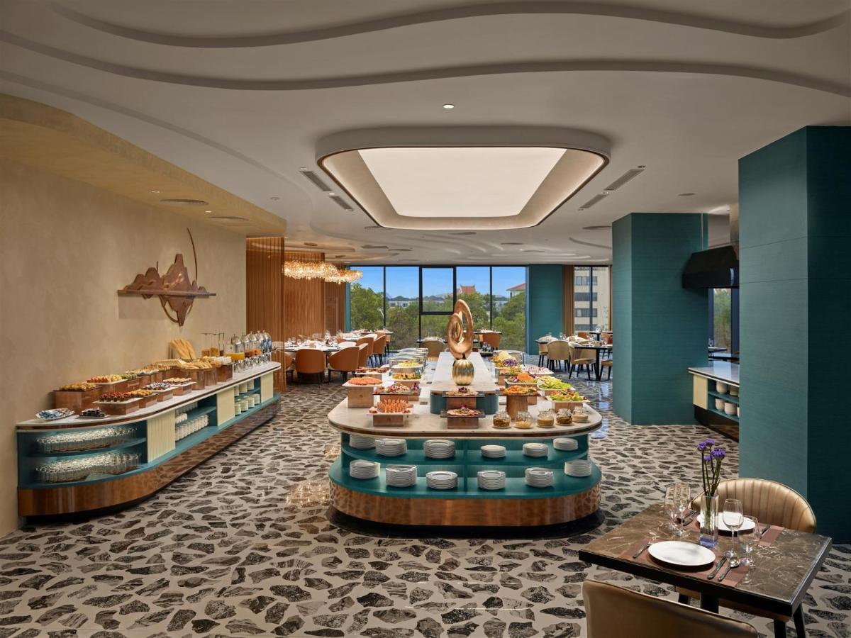 Khách sạn The Watson Premium Halong
