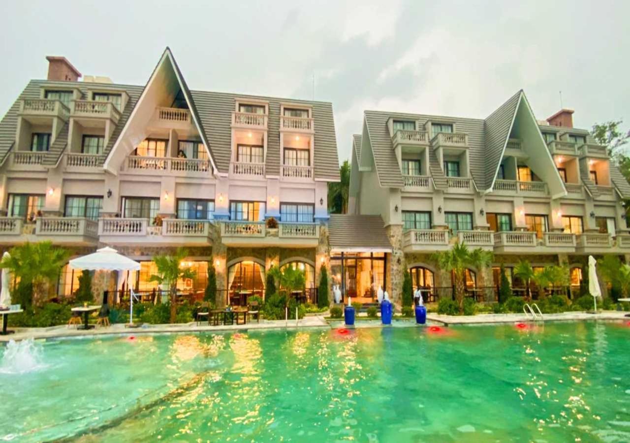 Paradise Soc Son Resort Hanoi