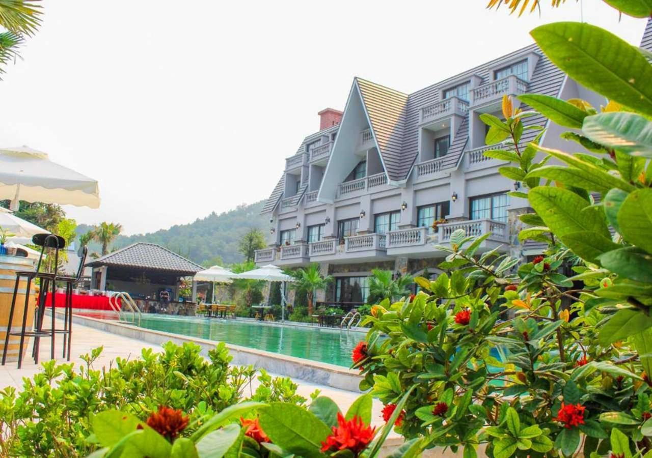 Paradise Soc Son Resort