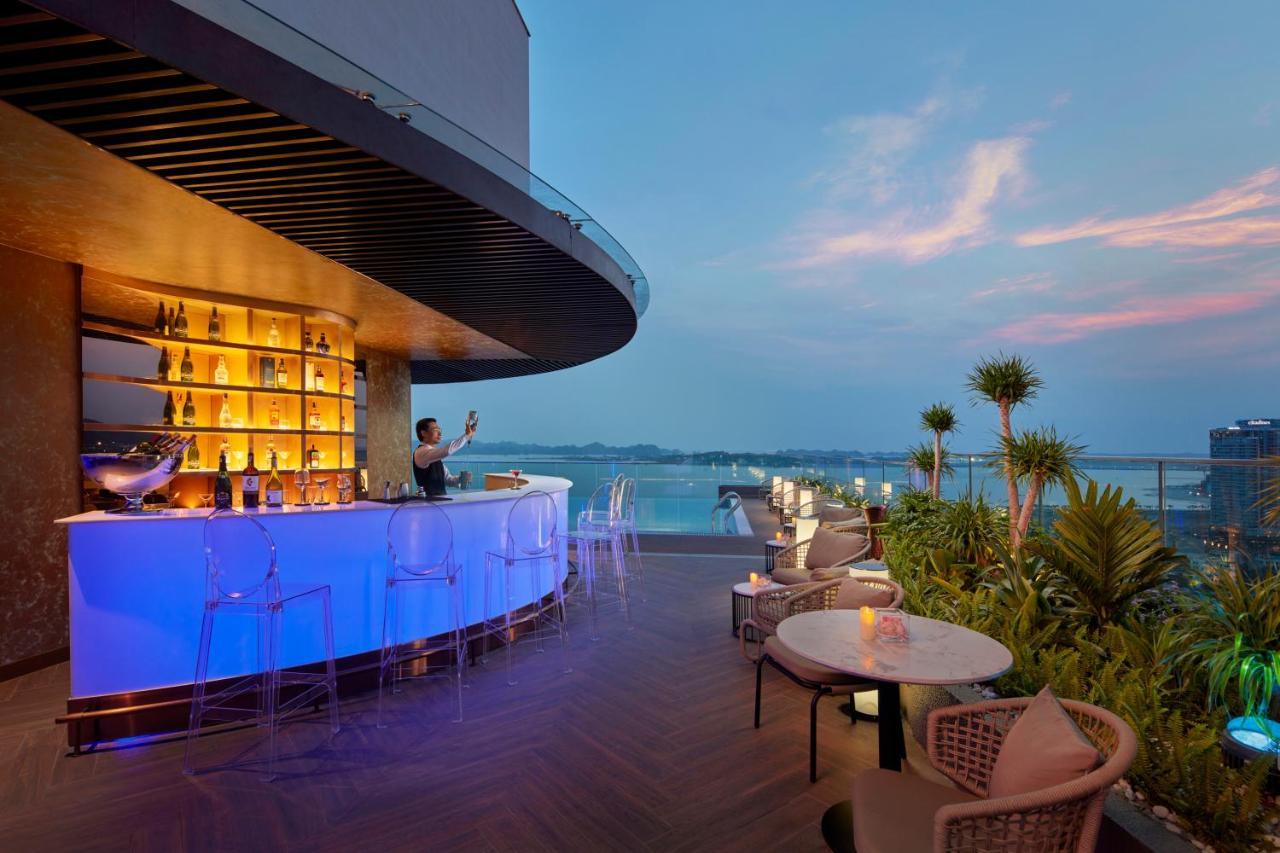 Khách sạn The Watson Premium Halong