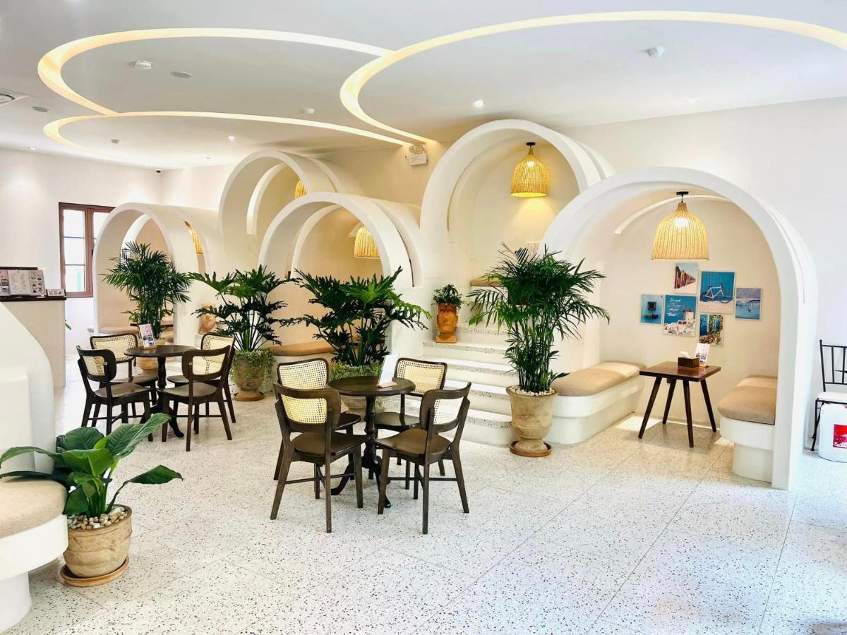 Hotel Lotus Cafe