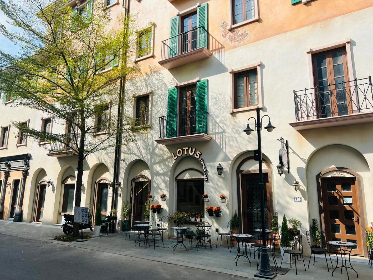 Hotel Lotus Cafe