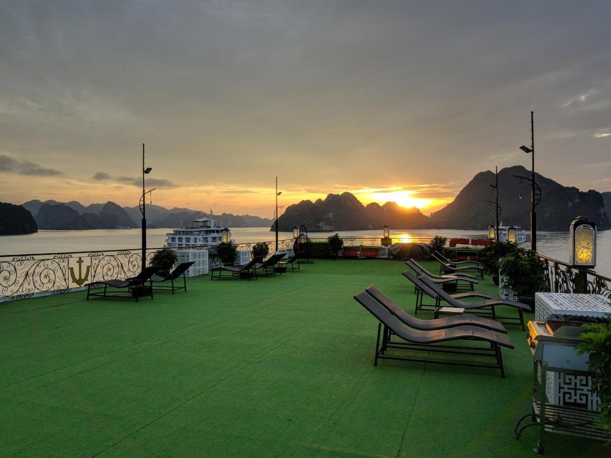 Botel Halong Aquamarine Royal Cruise 5*