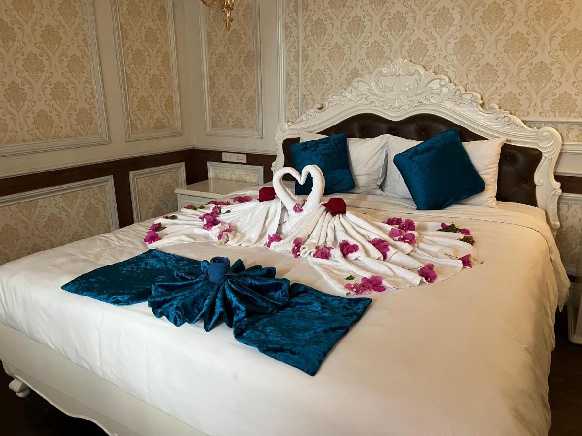 Halong Aquamarine Royal Cruise Botel 5*