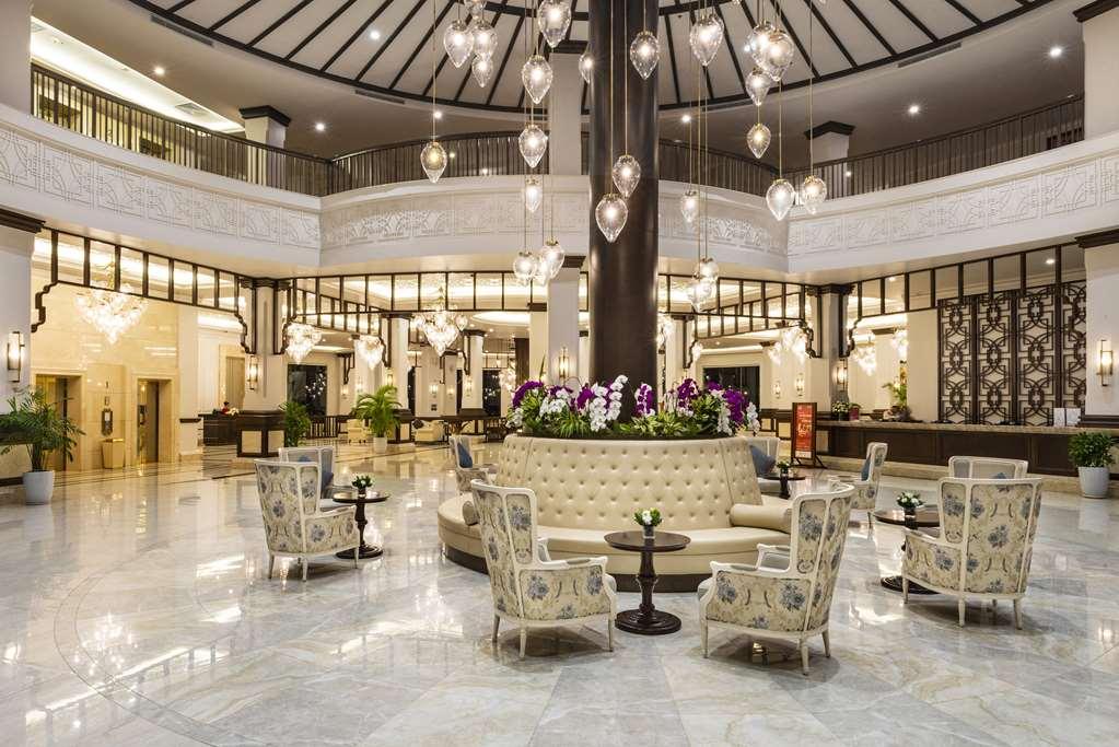Melia Vinpearl Cua Hoi Beach Resort 5*