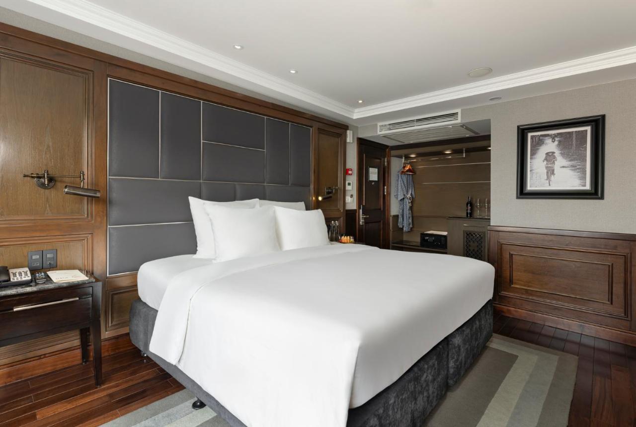 Ambassador Signature Cruise - Lan Ha Bay
