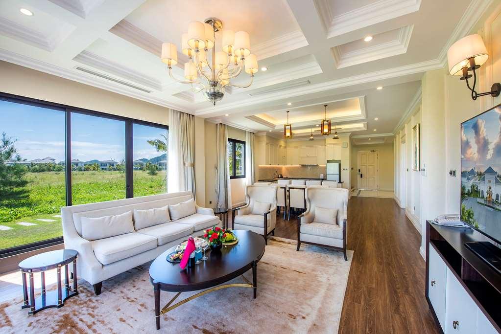Dưỡng Bãi Biển Melia Vinpearl Cửa Sót *