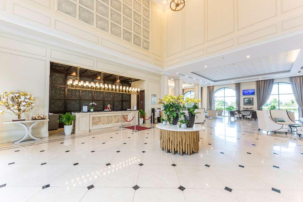Dưỡng Bãi Biển Melia Vinpearl Cửa Sót *