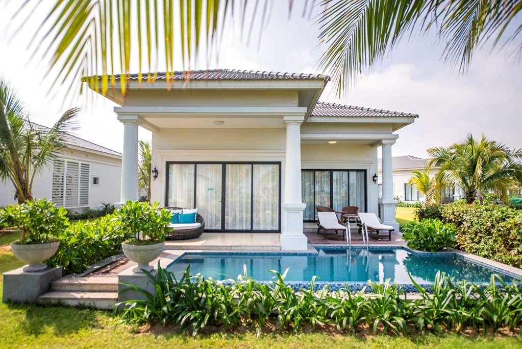 Dưỡng Bãi Biển Melia Vinpearl Cửa Sót
