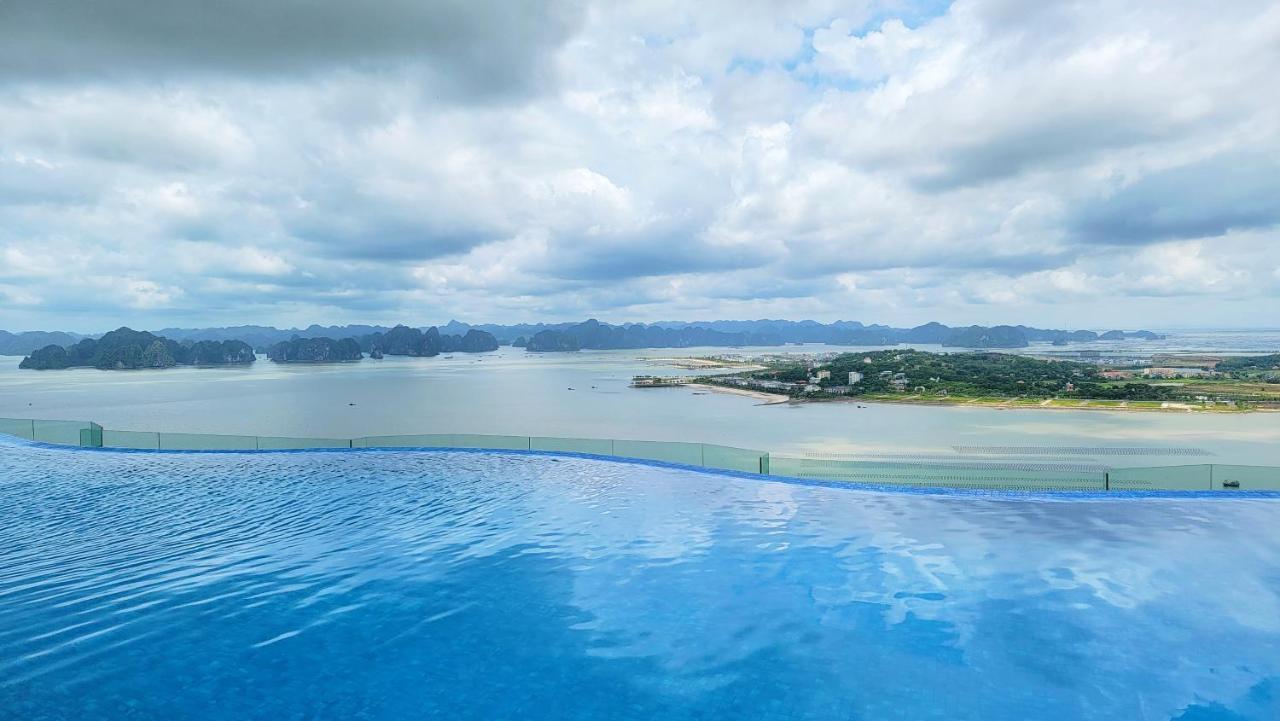 Luxury Waterfront A La Carte Apartment *
