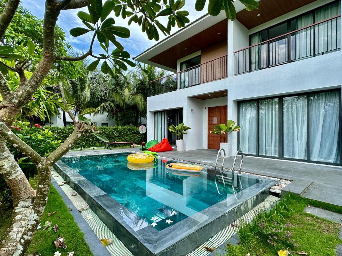 West Private Swimming Pool