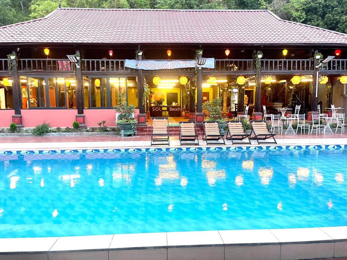 Woodstock Camp Hotel 3*