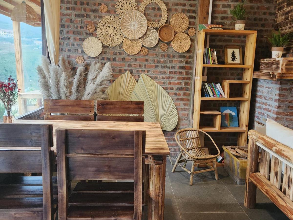 De House & Coffee Lodge
