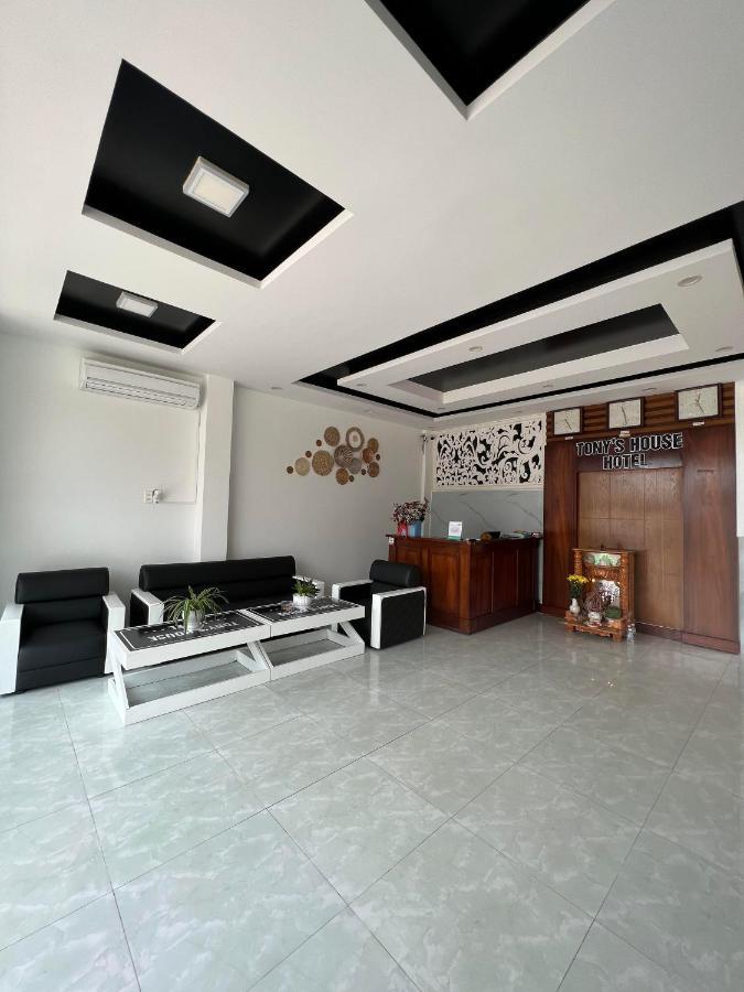 Khách sạn Tony's House