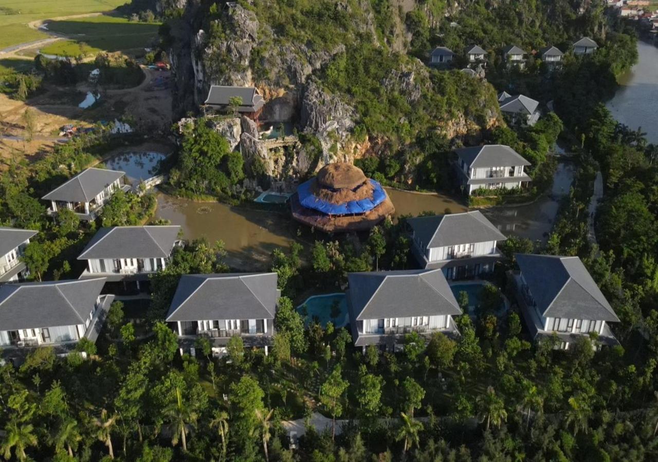 Minawa Kenhga & Resort 5*
